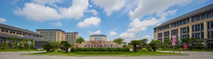 学校东门全景_副本.jpg